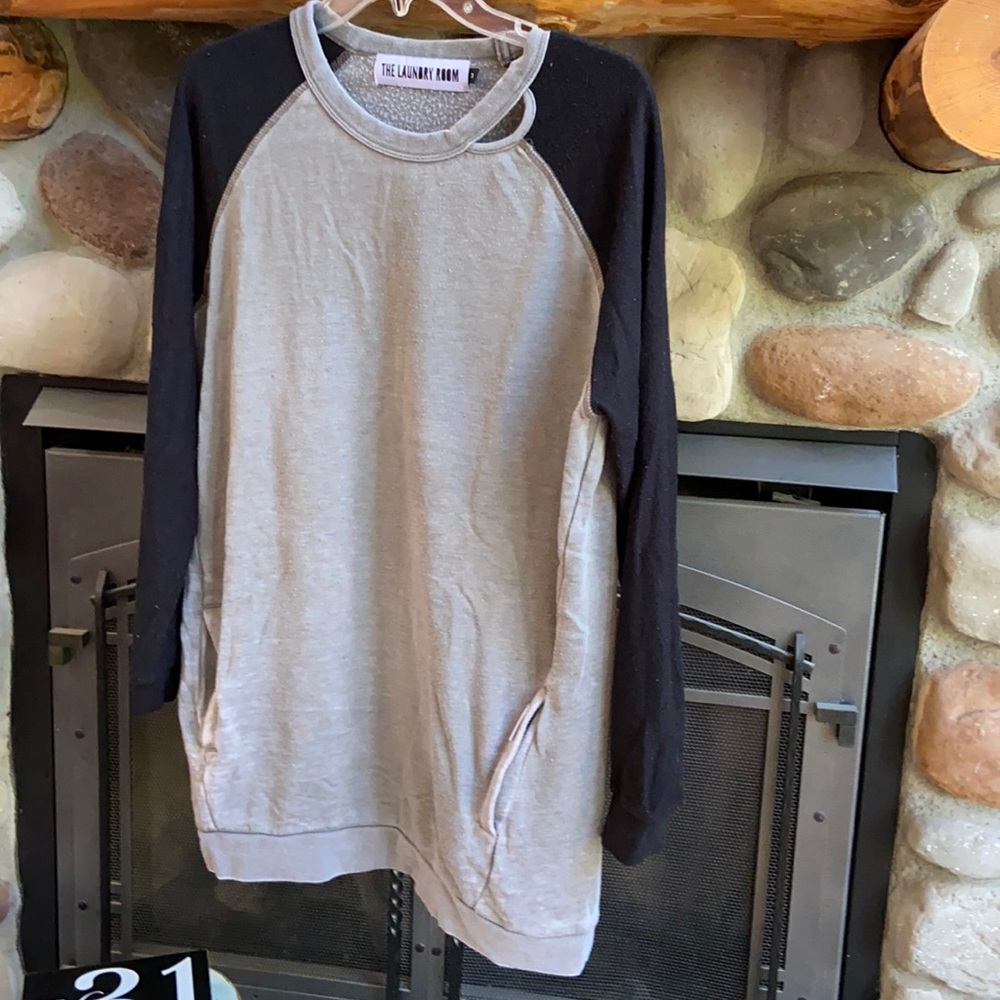 Tunic length black&gray sweatshirt with pockets
